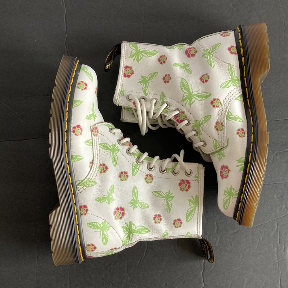Dr Martens 1460 -Vintage  (RARE) Butterfly Floral Classic Lace Up Boots…